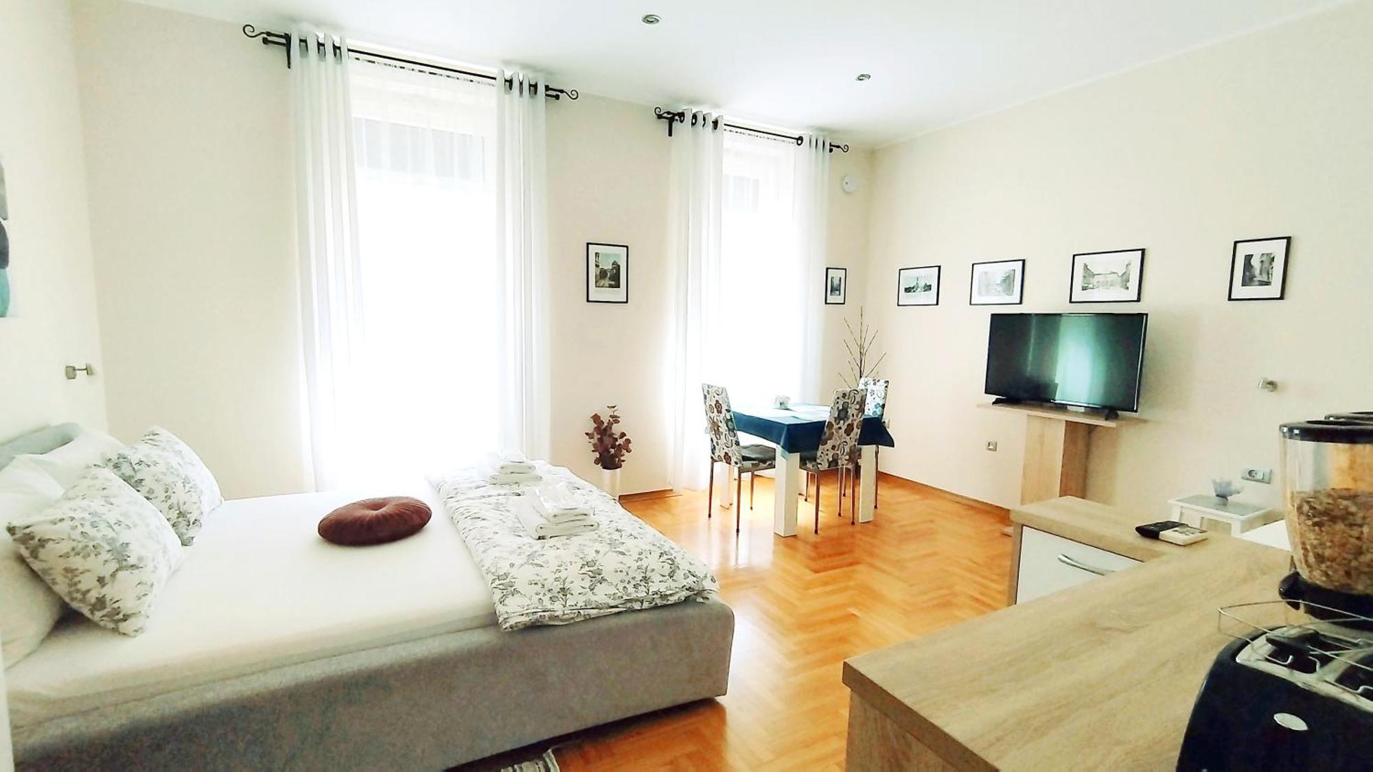 Lavender - With Free Parking 4*